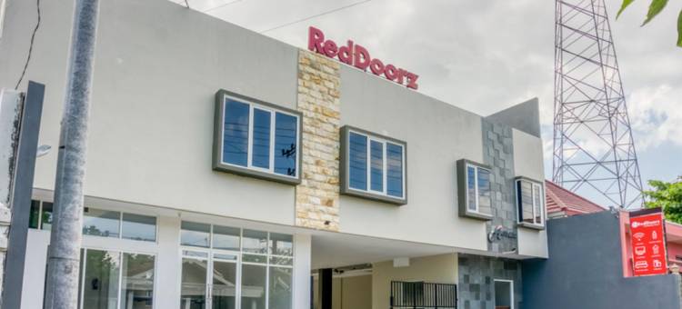 红多兹酒店@雅加尔普勒姆布兰2号(RedDoorz @ Plemburan Jakal 2)图片