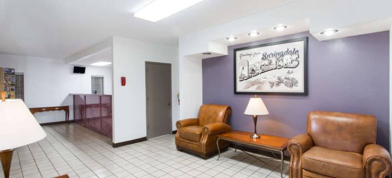 斯普林代尔速8酒店(Super 8 by Wyndham Springdale AR)图片