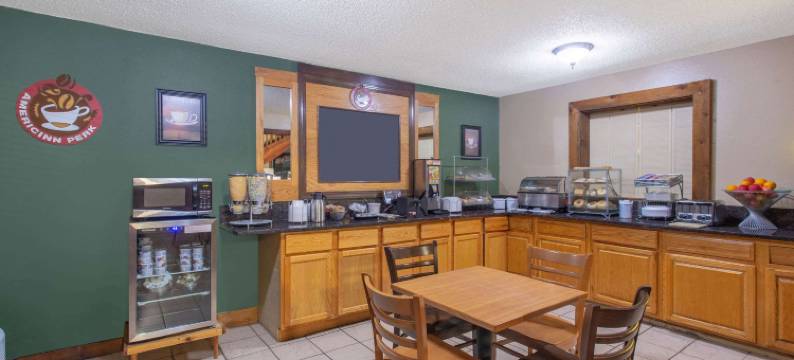 布莱克里弗福尔斯美吟温德姆酒店(AmericInn by Wyndham Black River Falls I-94 on ATV Trail)图片