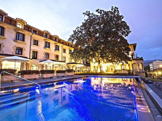 杜兰戈西尔肯大酒店