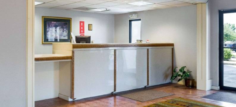 坎顿I-55伊克诺旅馆(Econo Lodge Canton I-55)图片