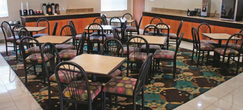 拉昆塔温德姆酒店套房佩鲁饥饿岩石州立公园(La Quinta Inn & Suites by Wyndham Peru Starved Rock St Park)图片