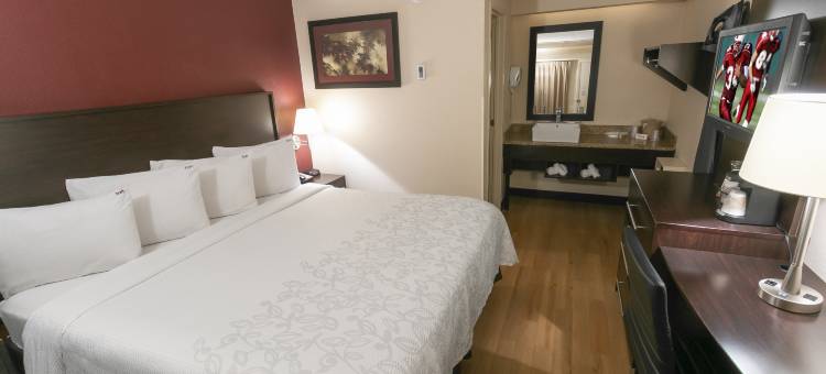 亚特兰大巴克海特红顶Plus酒店(Red Roof PLUS+ Atlanta - Buckhead)图片