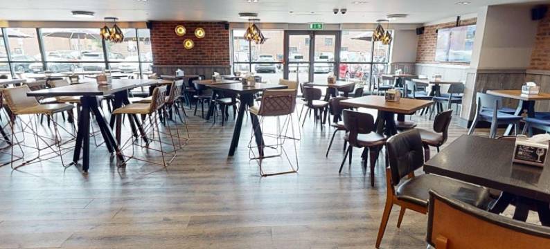 斯旺西乡村酒店(Village Hotel Swansea)图片