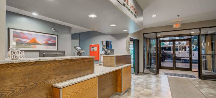 白鱼镇河畔酒店(Whitefish Riverfront Hotel)图片