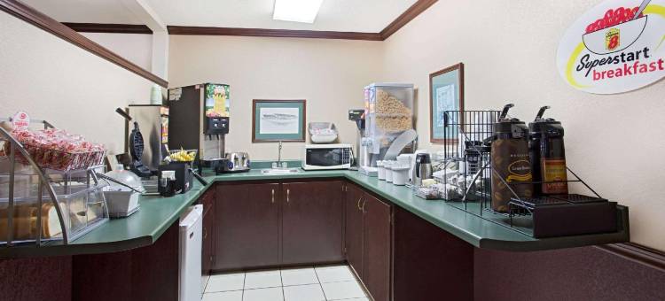 新汉普顿速8酒店(Super 8 by Wyndham New Hampton)图片