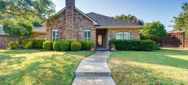 宽敞的加兰家园，带泳池，距离达拉斯17英里(Spacious Garland Home w/ Pool, 17 Mi to Dallas)图片