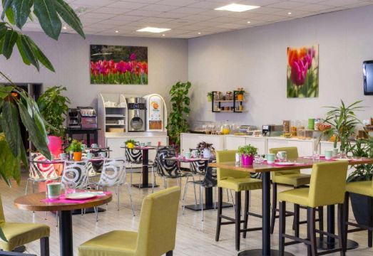 Logis Hôtel-Restaurant le Fontarabie Hotel Overview