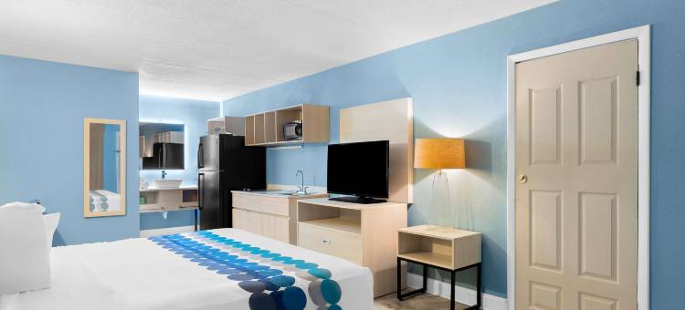 Suburban Studios Brunswick I-95图片