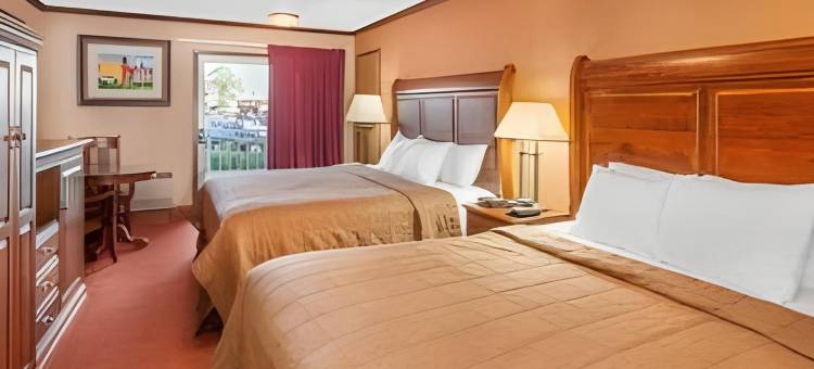 麦基诺市水滨华美达酒店(Ramada by Wyndham Mackinaw City Waterfront)图片
