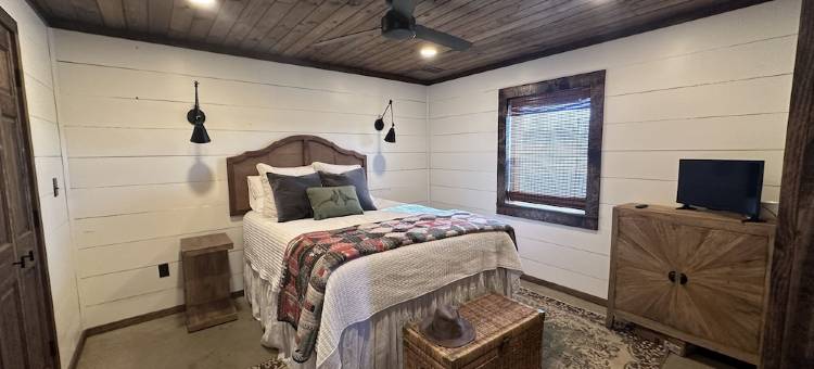 Relaxing gameday or hunting retreat on 150 acres w/ loft图片