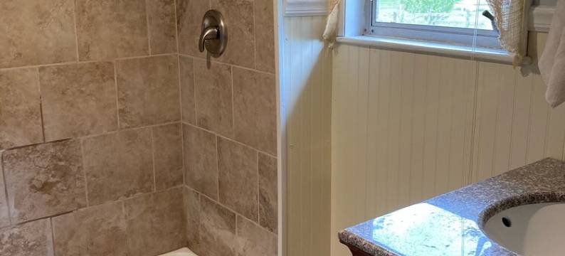 Historic Cabin-Close to I-77, Antiques/Wi fi, Great Bath, a Visit 'Back in Time'图片