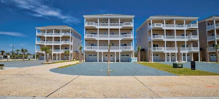 海滨，距沙滩和海浪仅数步，豪华，配有泳池、电梯，6卧室度假屋(Luxurious Oceanside w/pool, elevator, 6 BR, steps from the sand and surf)图片