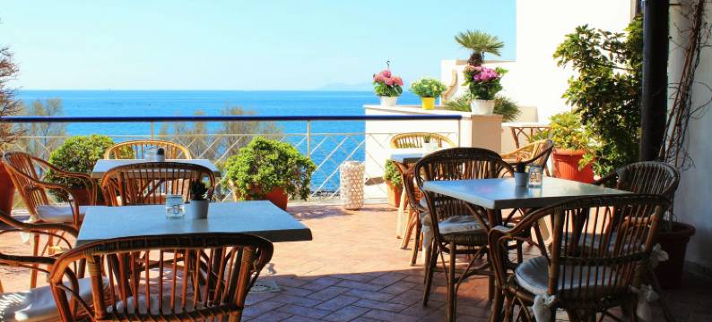 朋塔昆特罗文缇酒店(Puntaquattroventi)图片