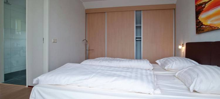 带桑拿和美景的度假村别墅(Villa on a Beautiful Resort with Sauna and View)图片