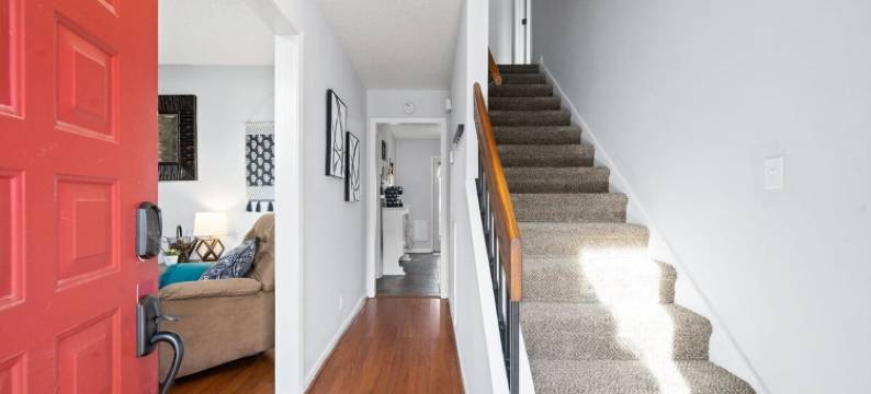 Private Entrance, Fenced Backyard and Large Kitchen - Charming Retreat图片