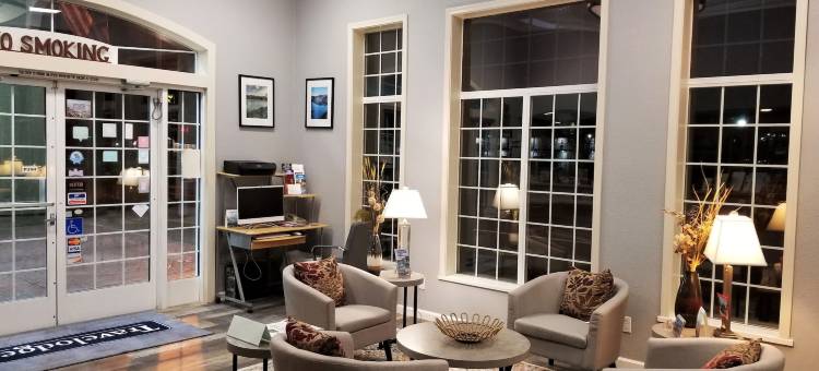 雷丁加利福尼亚州Travelodge by Wyndham(Travelodge by Wyndham Redding CA)图片