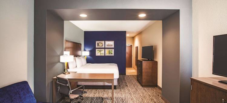 威奇托东北拉昆塔温德姆套房酒店(La Quinta Inn & Suites by Wyndham Wichita Northeast)图片