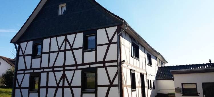 格拉夫拉特诺因基兴塞尔 - 塞尔沙伊德旅馆(Gräfrath Gästehaus Neunkirchen-Seelscheid)图片
