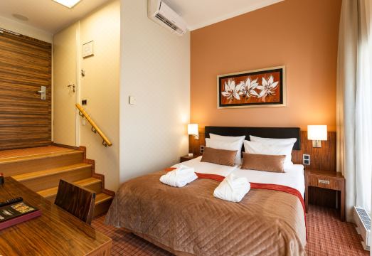 Avalon Hotel & Conferences Hotel Overview