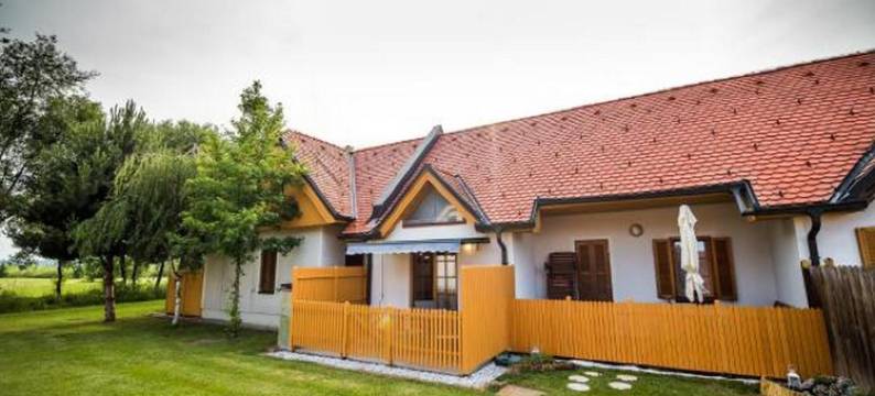 Golf Apartment = 高尔夫公寓(Golf Apartment)图片