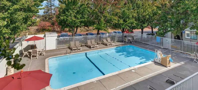 Super 8 by Wyndham Santa Rosa North(Super 8 by Wyndham Santa Rosa North)图片