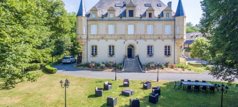 普伊罗伯特城堡酒店(Château de Puy Robert Lascaux - A proximité Grotte de Lascaux - Hôtel Avec Piscine chauffée - Sarlat)图片