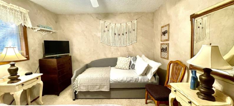 Forest View, Log-Sided Two Bedroom, Two Bath Condo on Lake Ouachita. 2 Condo by Redawning图片