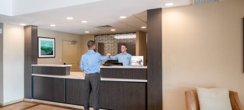 Candlewood Suites 赤褐色 by IHG(Candlewood Suites AUBURN by IHG)图片