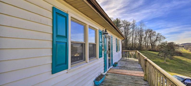 宠物友好之家 w/ 烤架和农场在梅多维尤！(Pet-Friendly Home with Grill and Farm in Meadowview!)图片