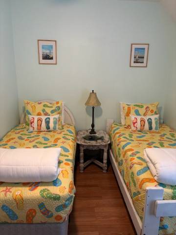 Charming 4-bedroom house sleeps 15 in the wonderful beach town of Ludington!