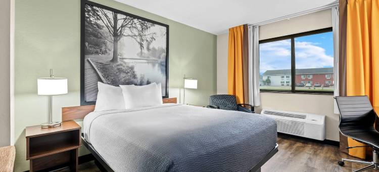 亚历山大明尼苏达州速8酒店(Super 8 by Wyndham Alexandria MN)图片