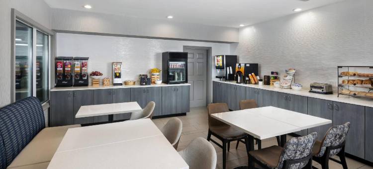 由雷迪森管理的 Country Inn & Suites 阿什维尔市中心隧道路(Country Inn & Suites by Radisson Asheville Downtown Tunnel Road)图片