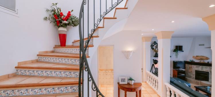 Villa in Cala Llonga near Beach & Ferry Port图片