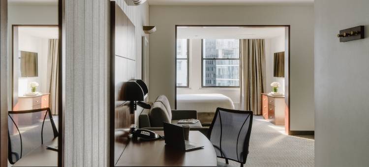 河畔酒店(River Hotel)图片