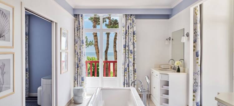 埃米塔日吕西安巴里亚酒店(Hôtel Barrière l'Hermitage)图片