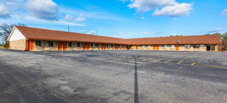 Hotel O 波特兰经济型宾馆，靠近I-65(Budget Host Inn by Hotel O Portland Near I-65)图片