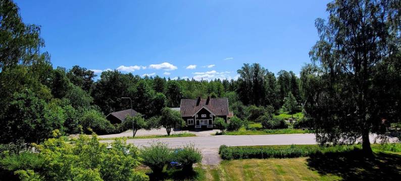 Charming 2-Bedroom Apartment in Rejmyre with Garden View图片