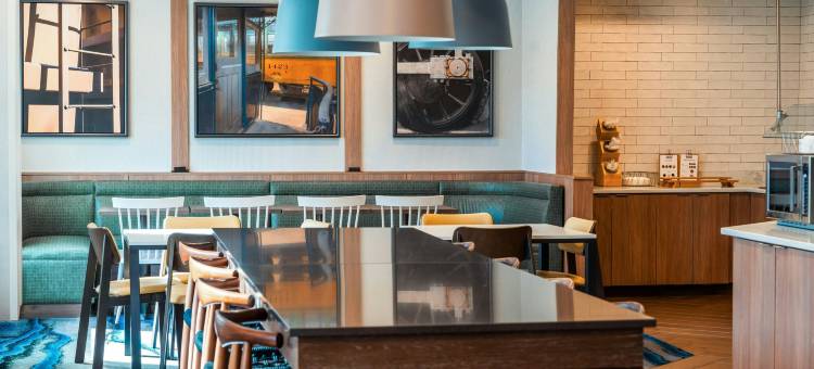 亚特兰大肯纳瑟万枫套房酒店(Fairfield Inn & Suites Atlanta Kennesaw)图片