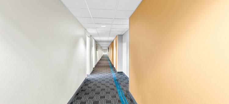米德尔堡高地克里夫兰机场美茵斯坦套房酒店(MainStay Suites Middleburg Heights Cleveland Airport)图片