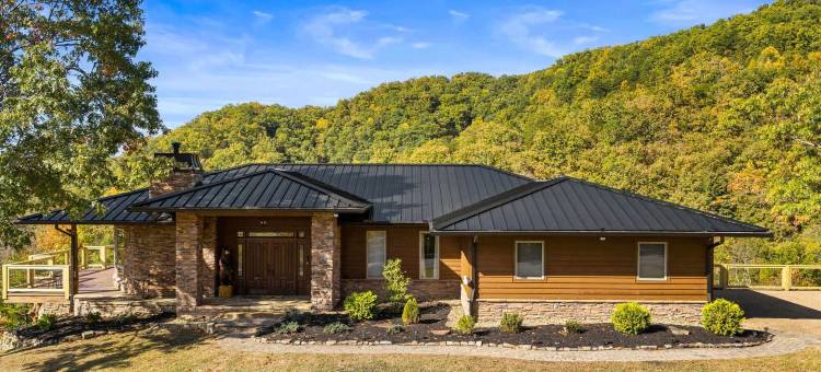 五卧四卫豪华小木屋，带热水浴缸、火坑和游戏室(5B/4B Luxe Cabin w/ Hot Tub, Firepit & Game Room)图片