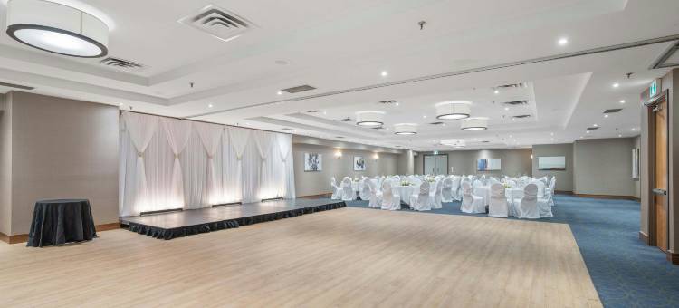 桑德曼标志米西索加酒店(Sandman Signature Mississauga Hotel)图片