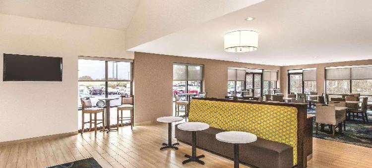 费城机场拉昆塔温德姆套房酒店(La Quinta Inn & Suites by Wyndham Philadelphia Airport)图片