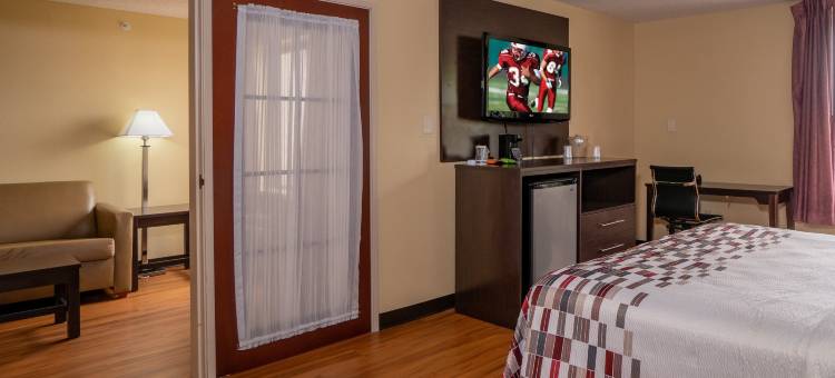 印第安纳波利斯机场红顶套房酒店(Red Roof Inn & Suites Indianapolis Airport)图片
