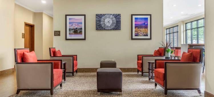 莱克伍德JBLM舒适套房酒店(Comfort Inn & Suites Lakewood by Jblm)图片