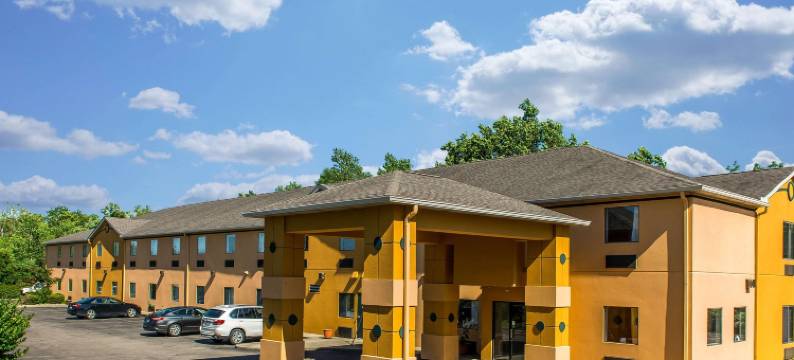 梅森高速公路42号郊区开放式客房酒店(Suburban Studios Mason Hwy 42)图片