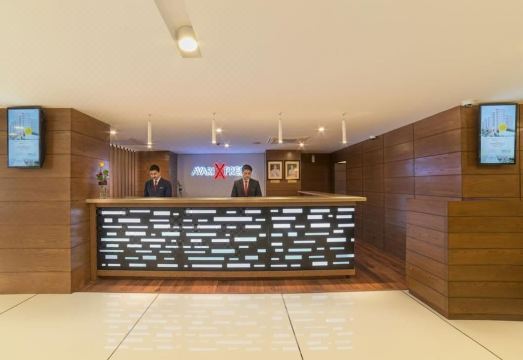 Avari Xpress GulbergHotel Overview