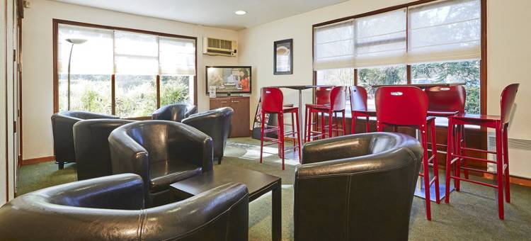 康铂自然 - 普罗旺斯地区艾克斯梅鲁伊(Campanile Nature - Aix En Provence Meyreuil)图片