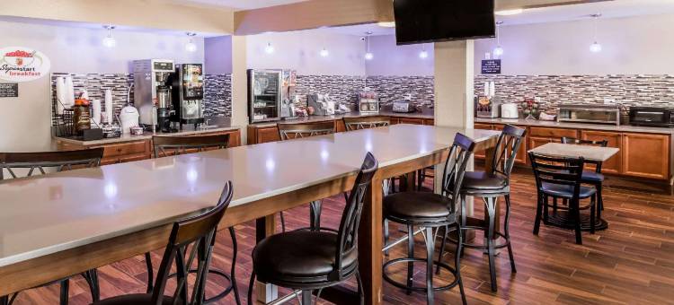 爱荷华市-科尔维尔速8酒店(Super 8 by Wyndham Iowa City/Coralville)图片