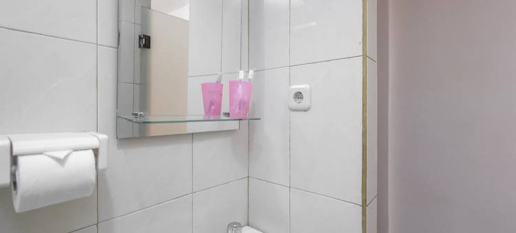 红多兹高级酒店-靠近勿加泗银河购物中心(RedDoorz Plus Near Galaxy Bekasi)图片